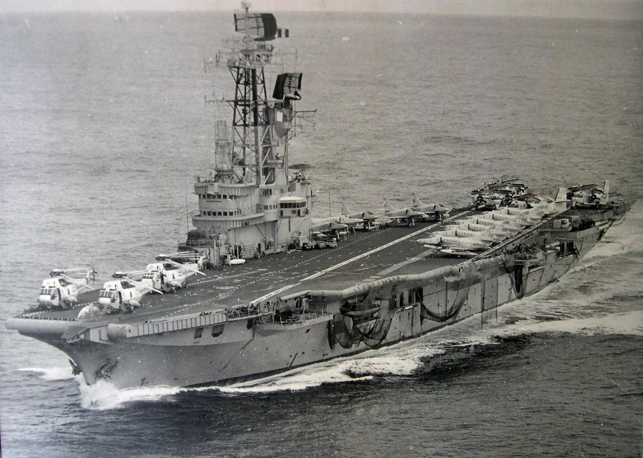 Argentinian ARA Veinticinco de Mayo Collosus Class aircraft carrier with A4 Skyhawk attack aircraft on deck