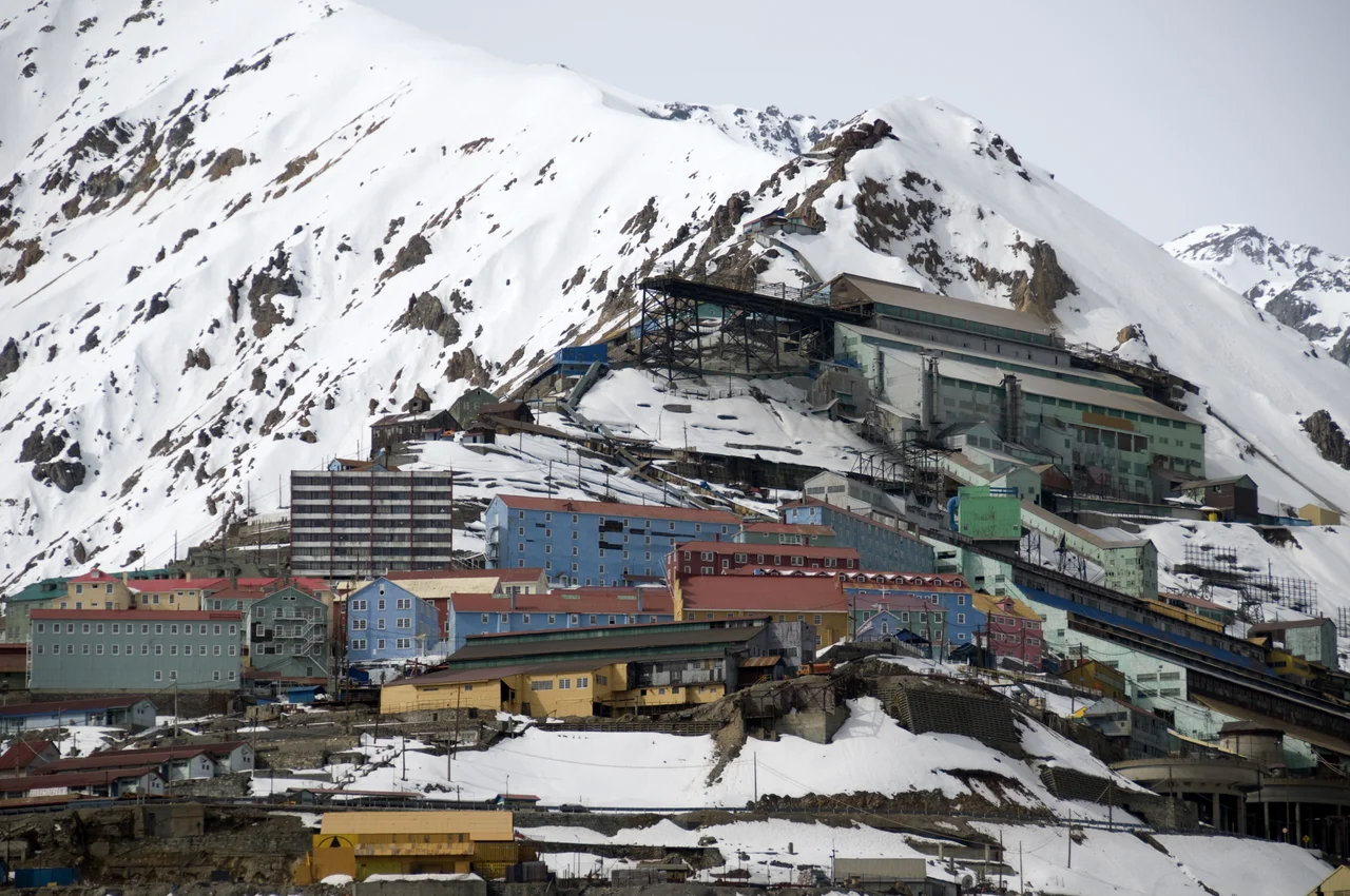 Sewell fue una ciudad minera ubicada en la comuna de Machalí, Chile. Se encuentra a 150 km al sur de Santiago y a 64 km de la ciudad de Rancagua. Fue declarada Patrimonio de la Humanidad por la UNESCO en el año 2006, por su incalculable valor histórico y cultural para Chile y el mundo.