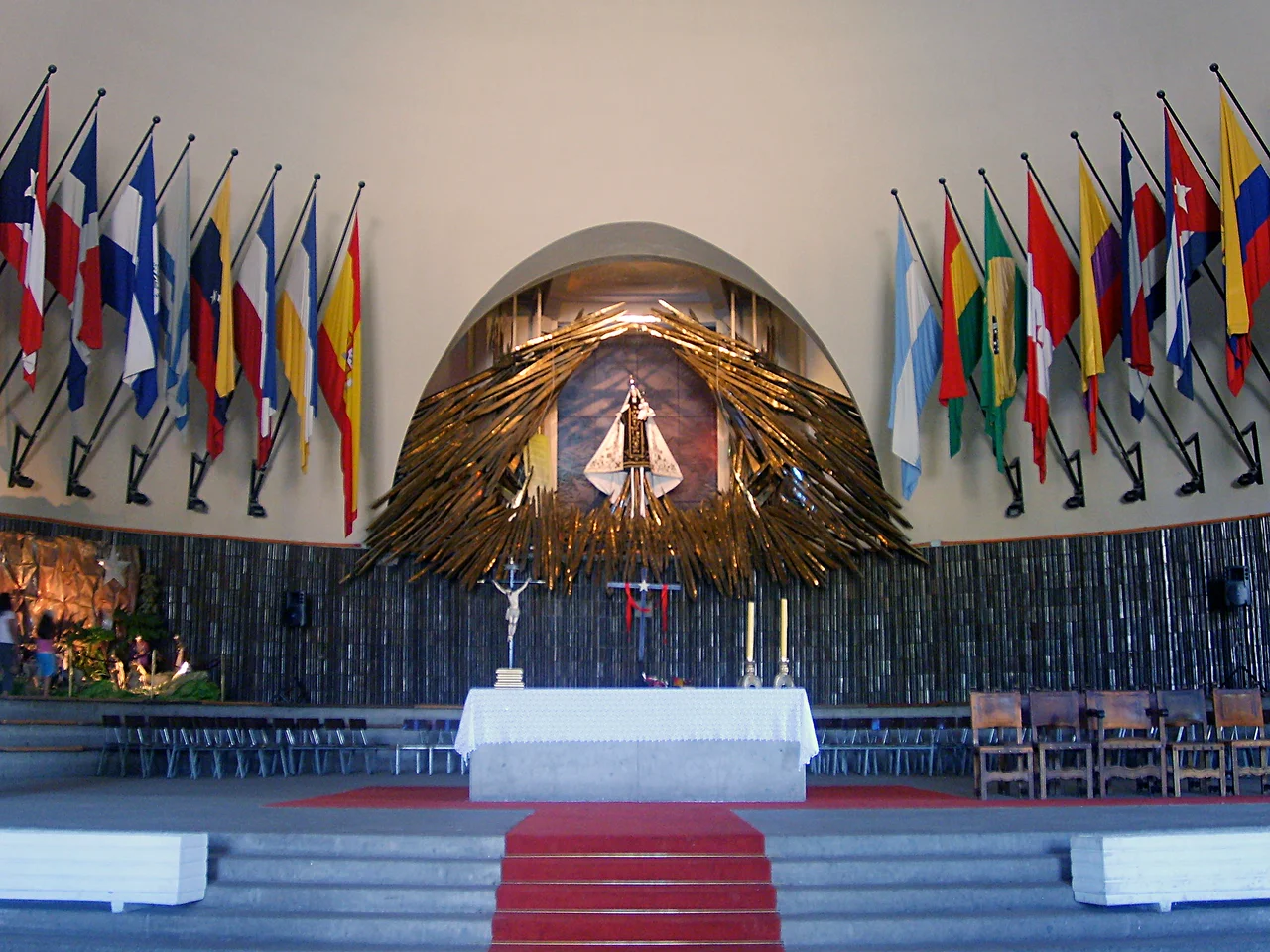 Altar del Templo Votivo de Maipú. Foto obtenida por Valo el 21 de diciembre de 2006 en Maipú.