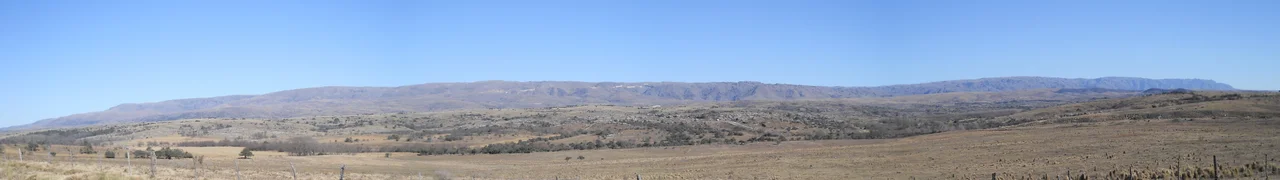 Panoramic view of the Achala region in all its magnitude.