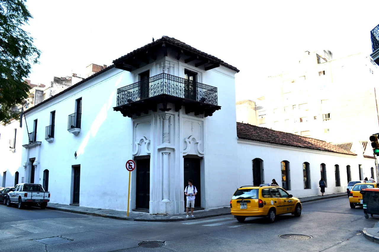 This is a photo of an Argentine monument identified by the ID