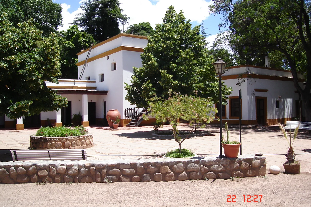 Fotografía de Samay Huasi, Chilecito (Argentina), tomada en noviembre de 2005.