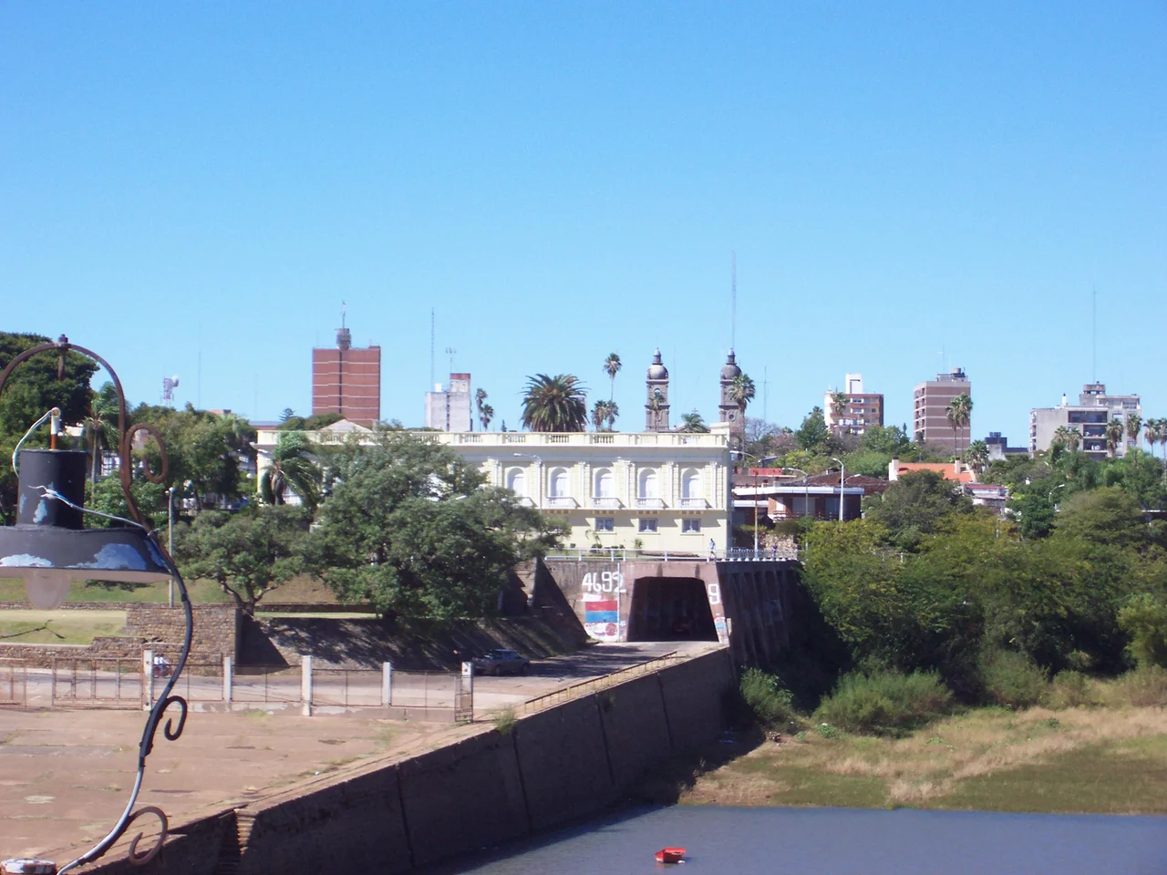 Ciudad de Salto, Uruguay, vista desde el puerto.