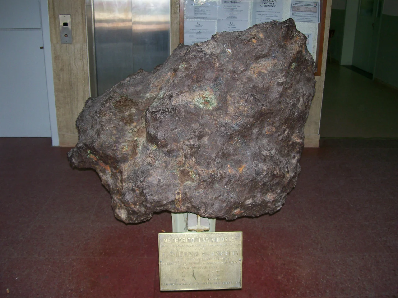"Las Víboras" meteorite found in Campo del Cielo, Chaco province, Argentina. It was donated by William S. Cassidy, who commanded investigation in this area. This picture is taken on the hall of Facultad de Humanidades, Universidad Nacional del Nordeste (Resistencia, Chaco), where it is permanently exhibited.