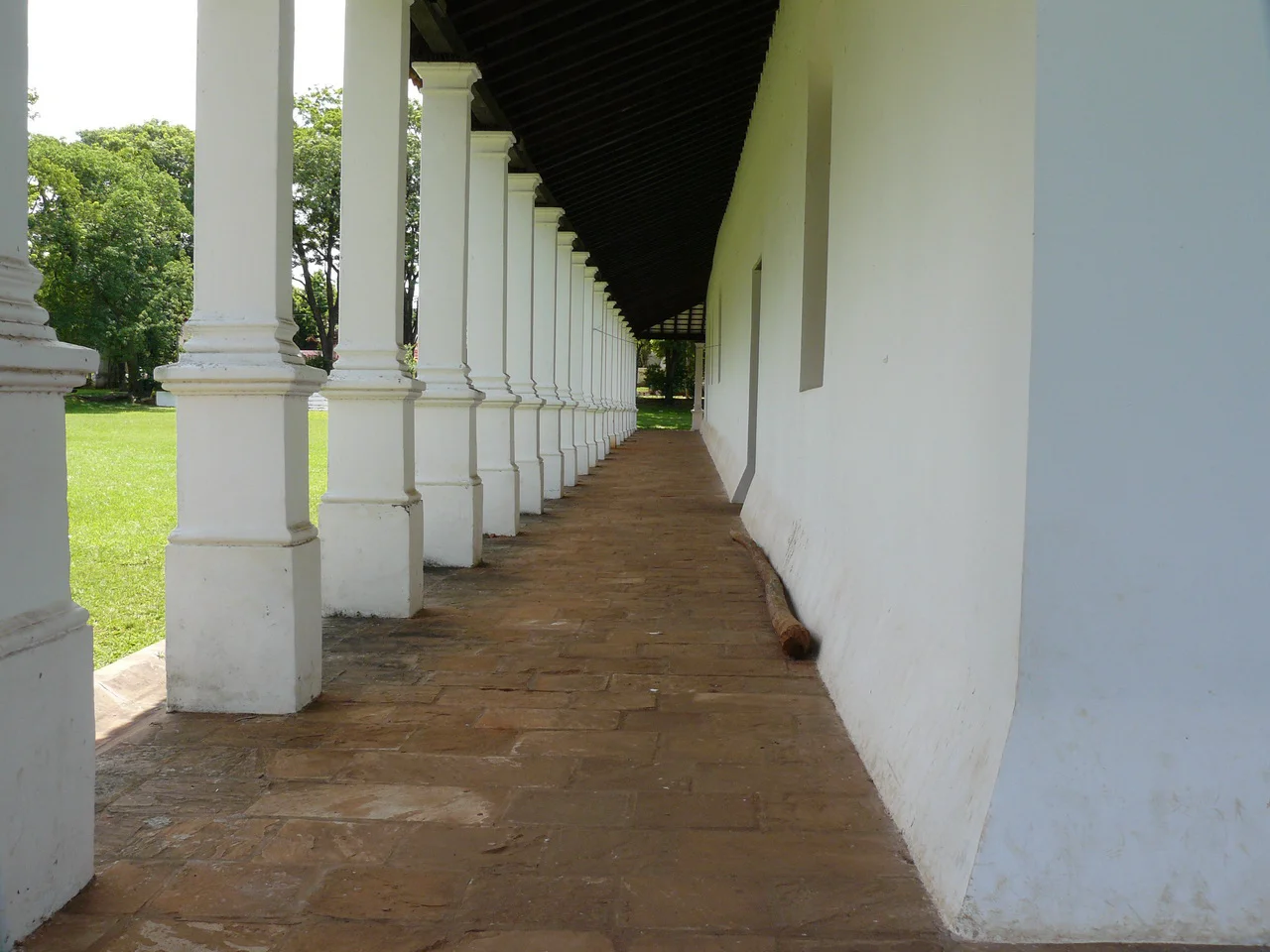 Fotos tomadas por mí, a inicios del año 2008
costado de la iglesia de yaguaron