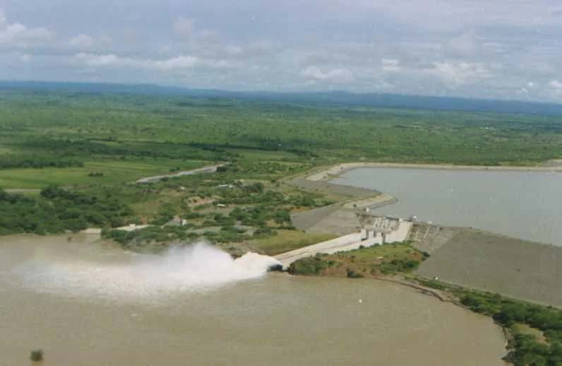 Represa de Poechos, en el río Chira, en el norte del Perú