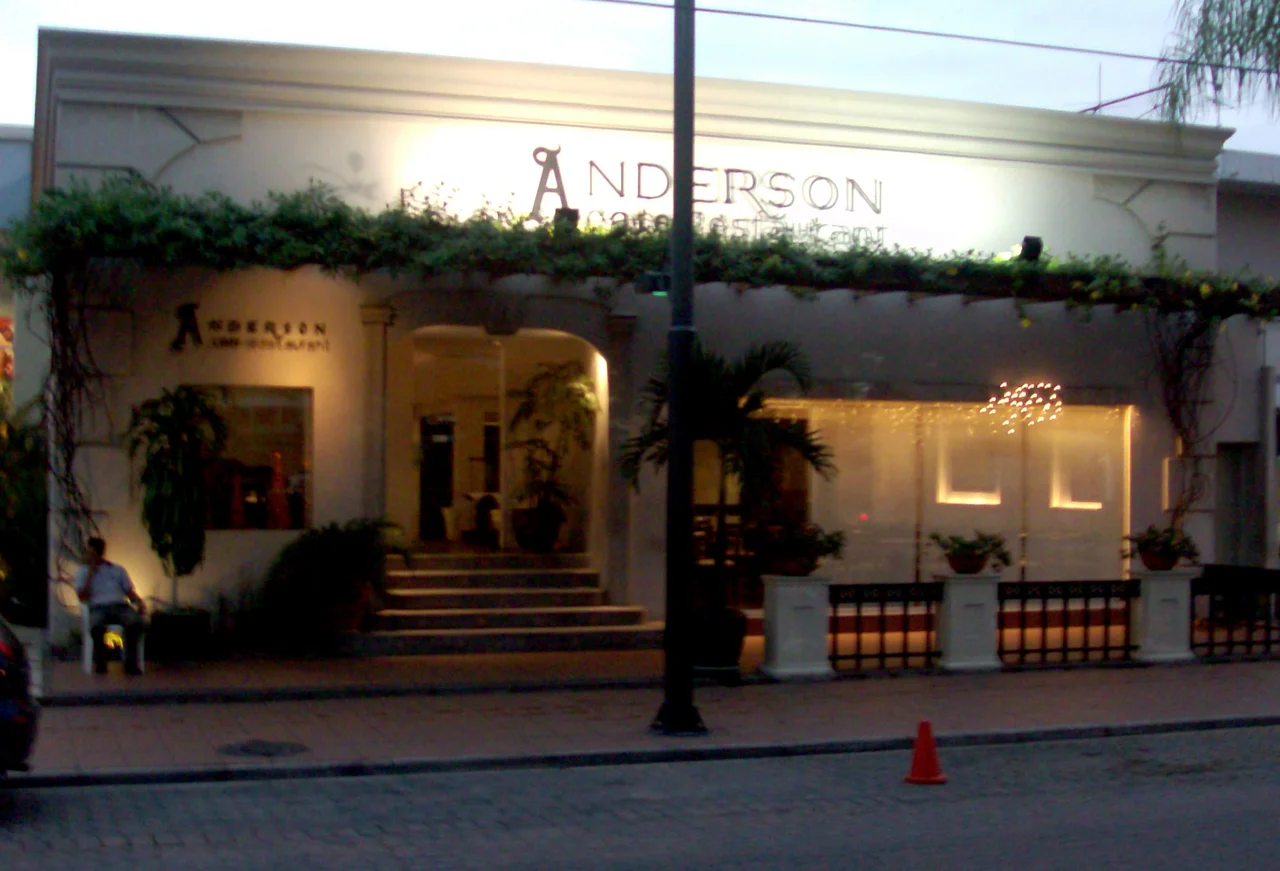 Restaurant in the neighborhood Urdesa, Guayaquil, Ecuador