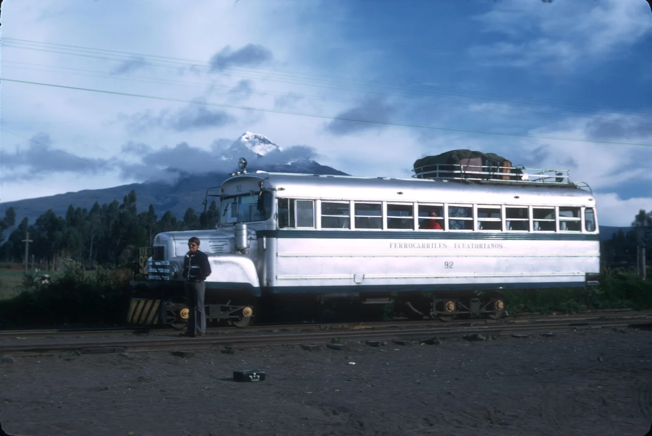 Tourist train of Empresa de Ferrocarriles Ecuatorianos in Alausí, moving towards Sibambe on the "Nariz del Diablo" railway. Tourists sit both inside and on the roof.