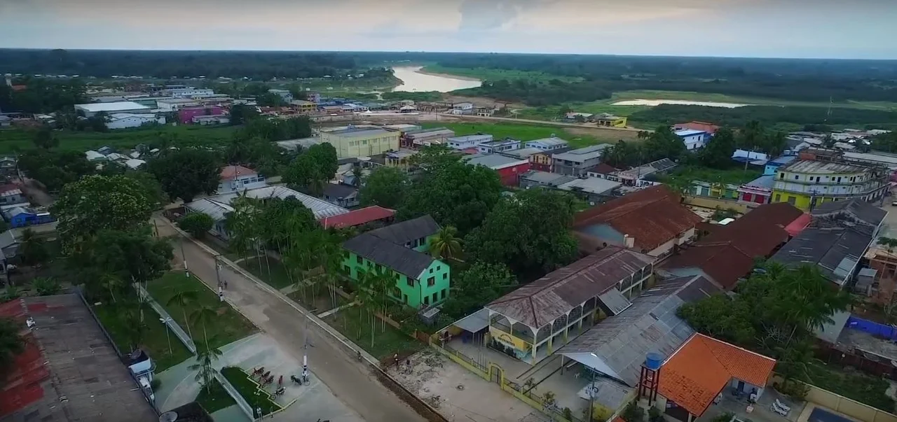 Vista de parte do Centro de Eirunepé (Amazonas), com os colégios e convento das irmãs franciscanas.