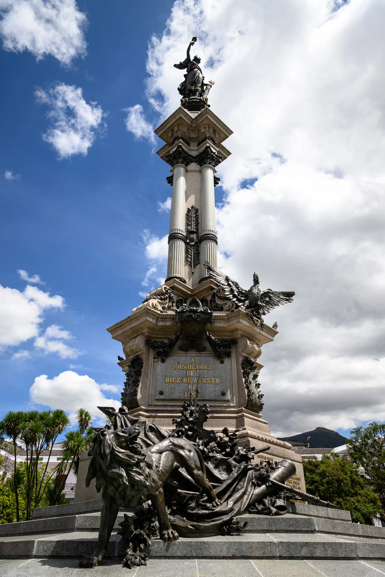 The Independence Monument in the Plaza de la Independencia, Quito.