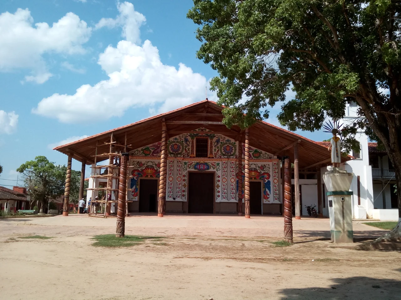 This medium shows the protected monument with the number B/00-010 in Bolivia.