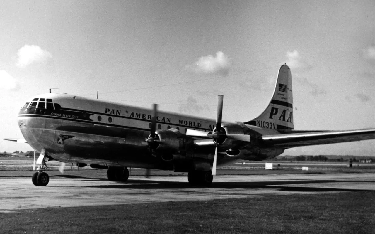 Pan American World Airways Boeing 377 Stratocruiser N1033V "Clipper Seven Seas" arriving at London (Heathrow)