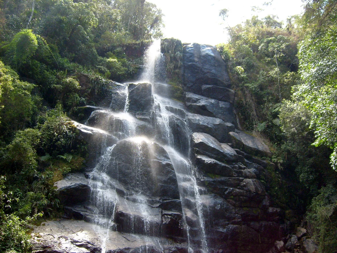 Cachoeira Véu da Noiva, Parque Nacional do Itatiaia._____Véu da Noiva waterfalls, Itatiaia National Park.