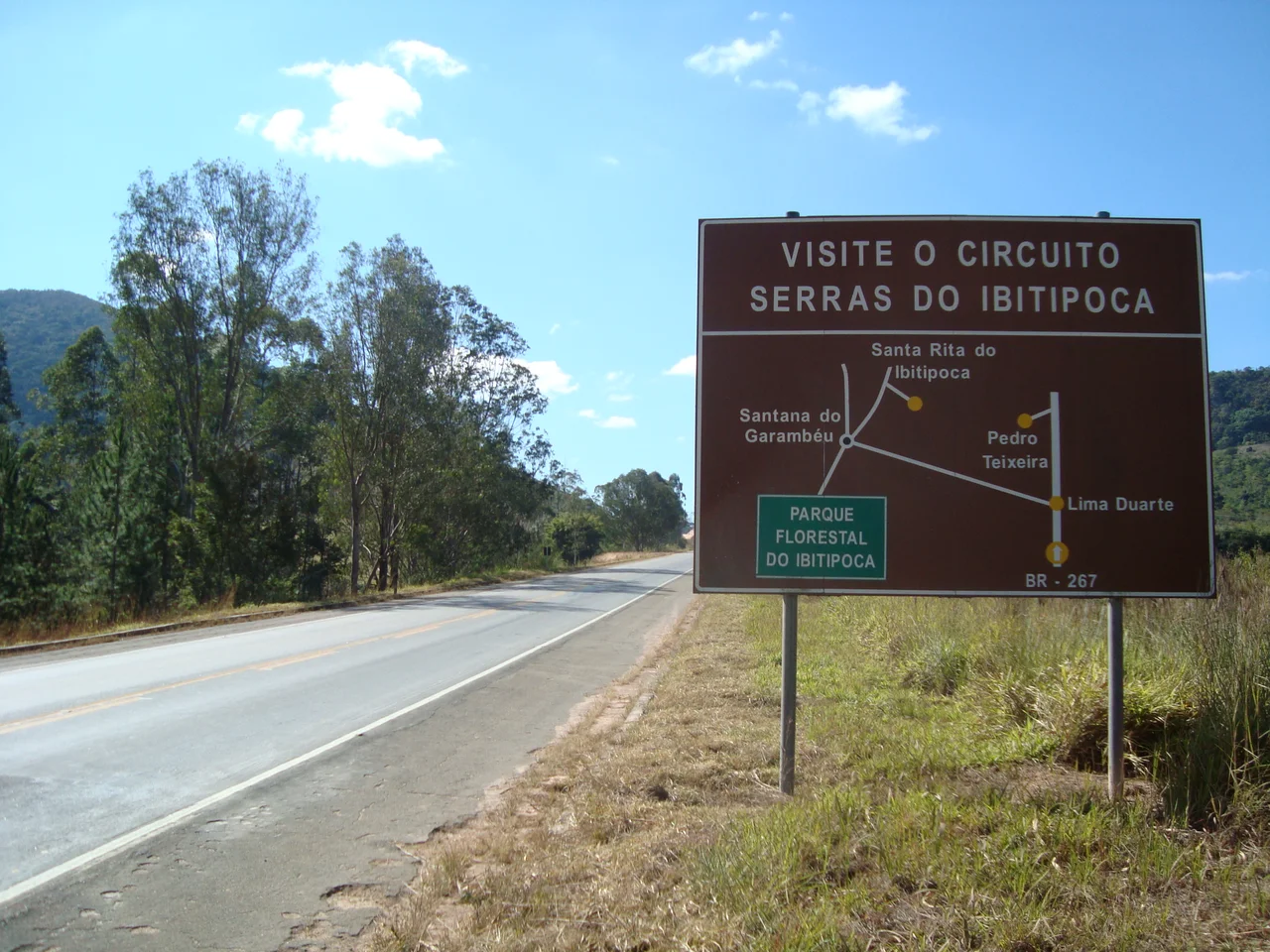 Road sign to Ibitipoca State Park in Minas Gerais, Brazil. The sign os located in the municipality of Olaria, by road BR-267