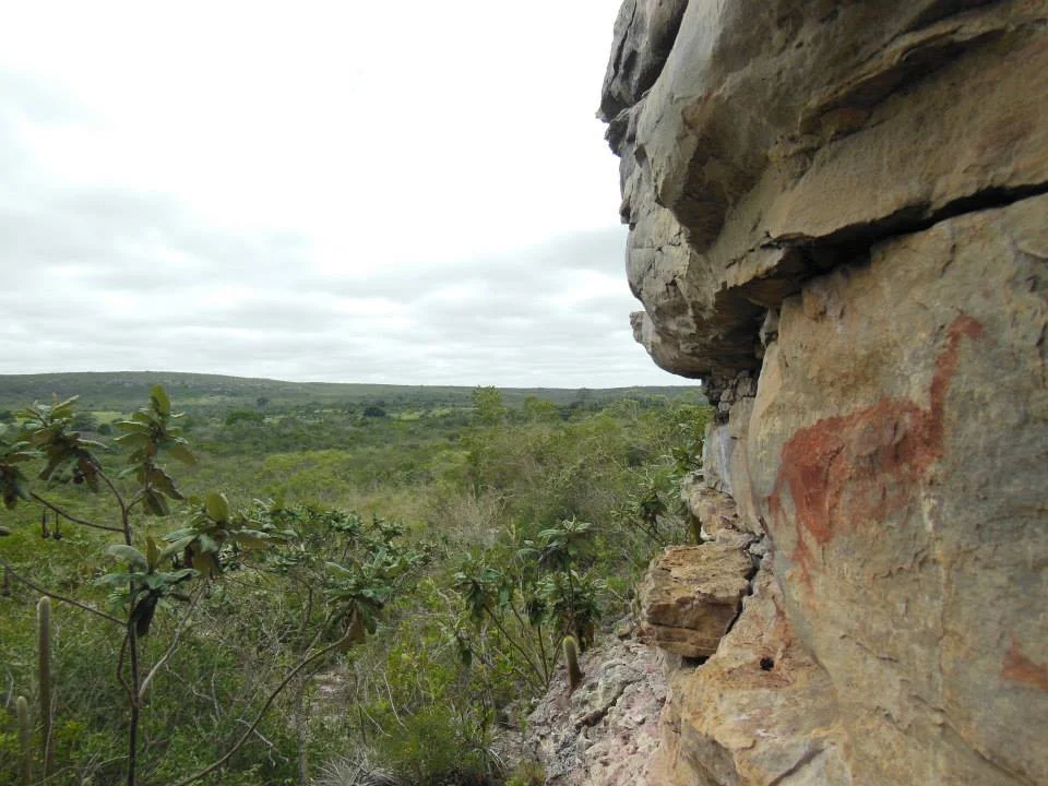 O Parque Estadual de Morro do Chapéu tem muitos afloramentos de arenitos e abrigos sobre rocha, onde podem ser observadas pinturas rupestres pré-históricas.