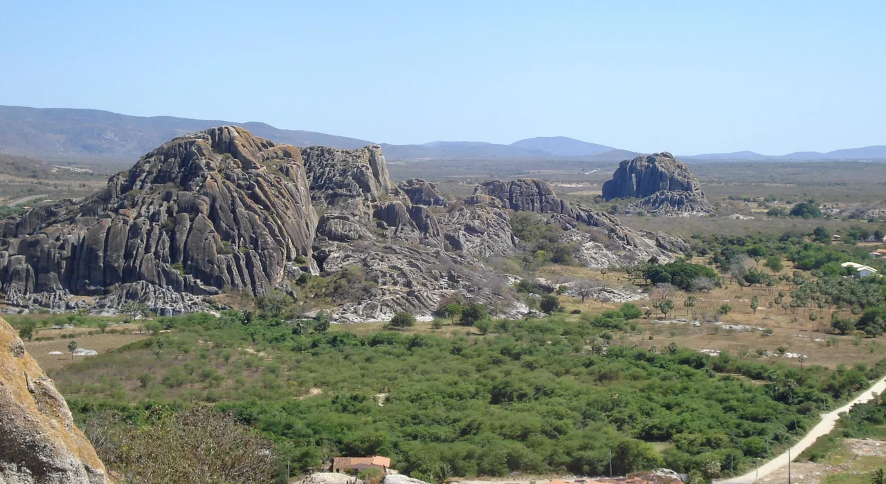 Monólitos localizados nos arredores de Quixadá - CE, Brasil.