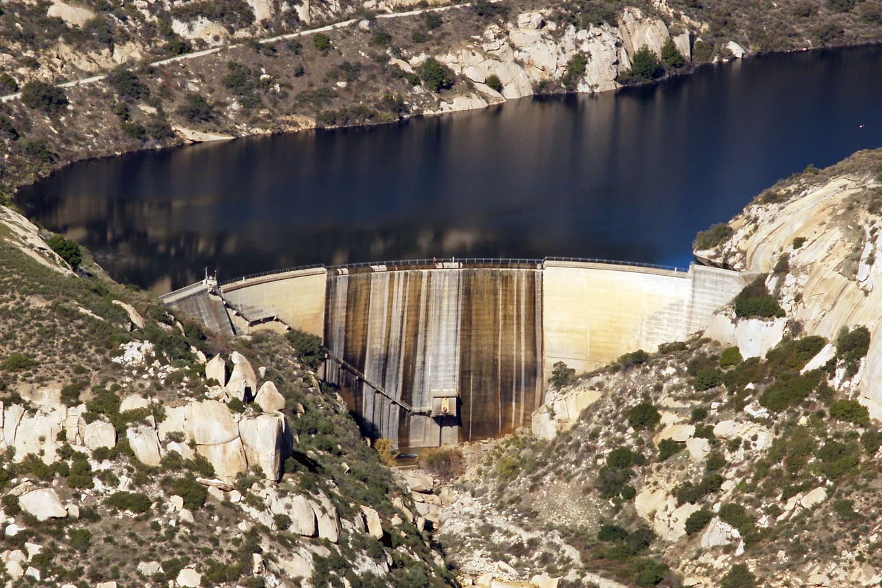 An aerial view of Loveland Dam in San Diego County taken by Phil Konstantin from a helicopter.
Please acknowledge "Phil Konstantin" as the creator of this photograph.