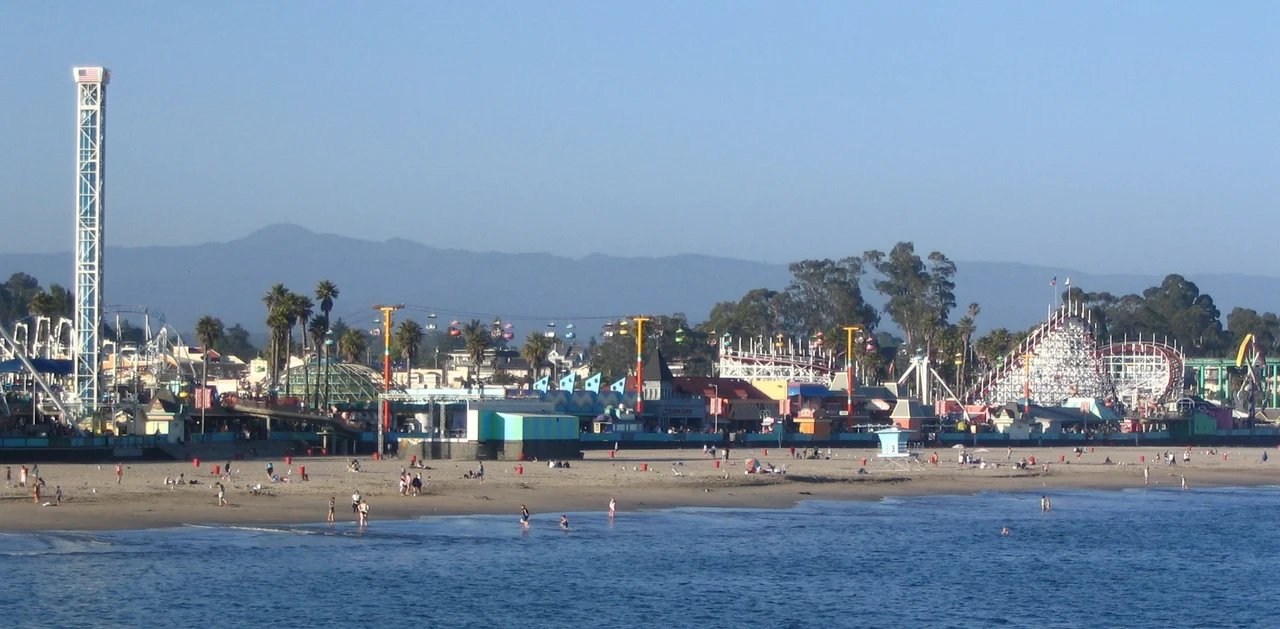 Boardwalk in Santa Cruz, California.
Picture taken by Matt314 (July 2005).