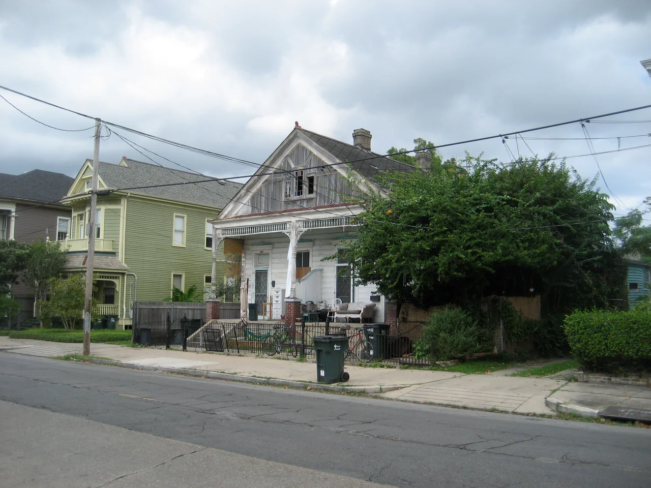 Magazine Street, Uptown New Orleans.  4900 block, lake side. In 1963 Lee Harvey Oswald and his wife Marina lived in an apartment on the right side of this building (in wing almost completely obscured by fence and foliage), renting from landlord Jessie James Garner.