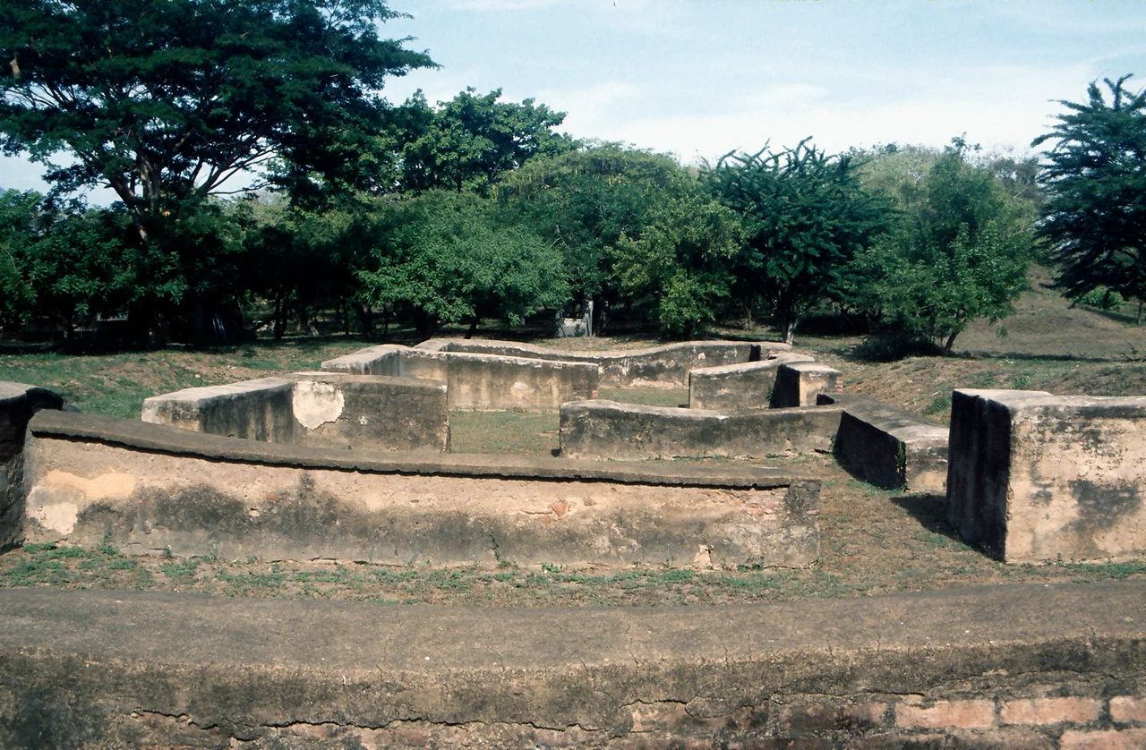 Ruinen des alten Leons, Freigelegte Grundmaueern