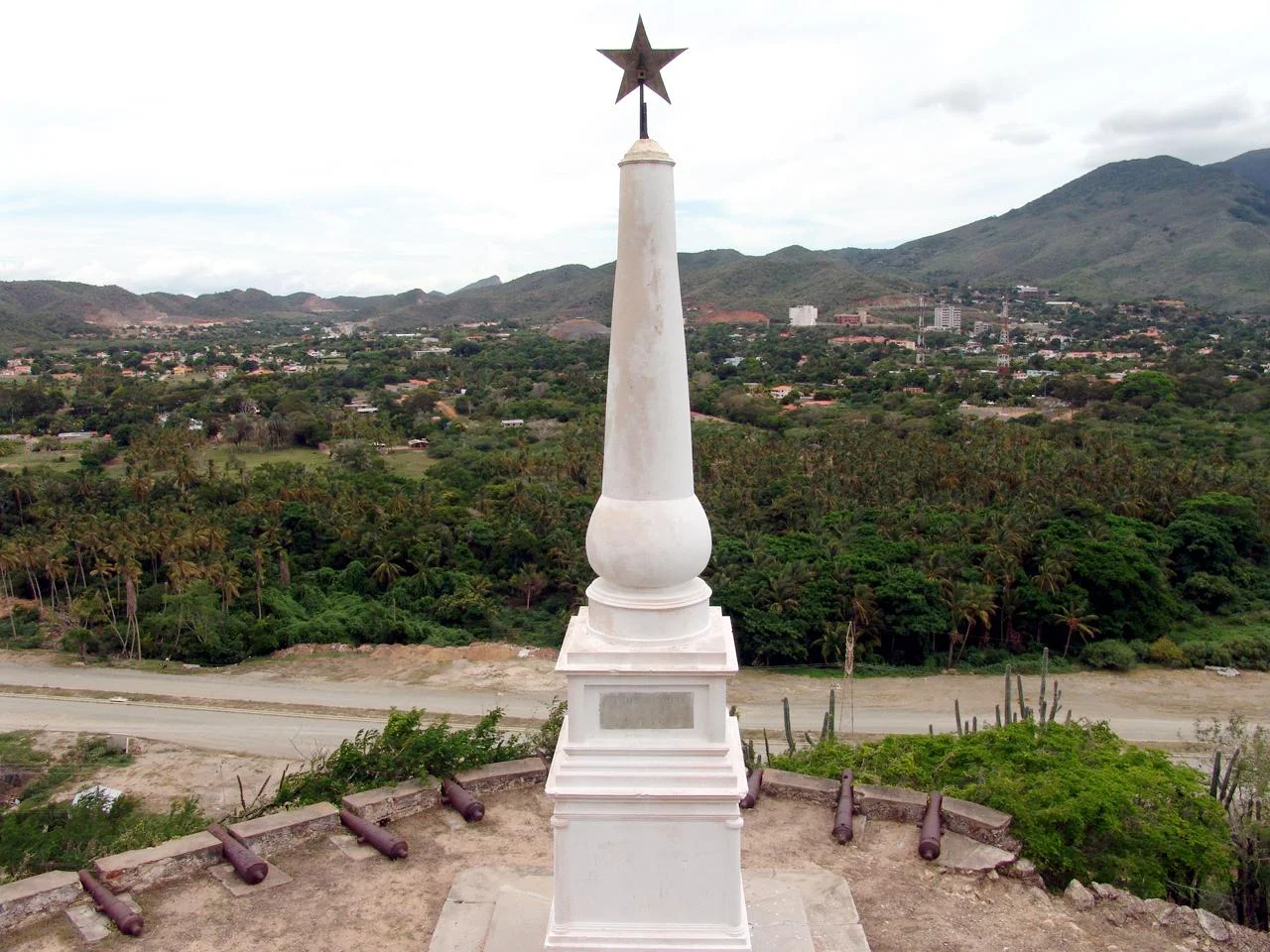 Cerro en donde se llevo a cabo la famosa batalla de Matasiete, en Nueva Esparta, Venezuela
