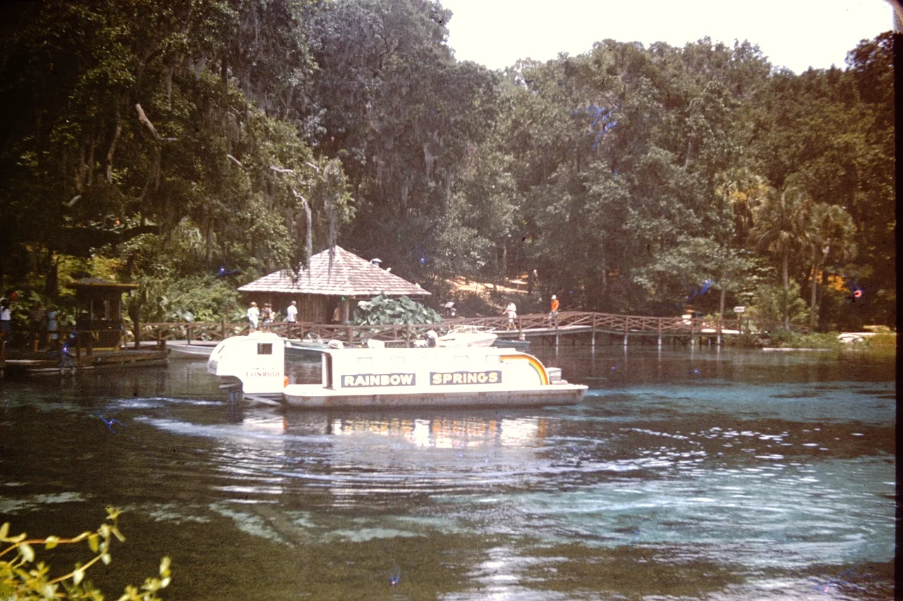 Rainbow Springs "submarine" sightseeing boat where passengers sat below the waterline looking out underwater windows