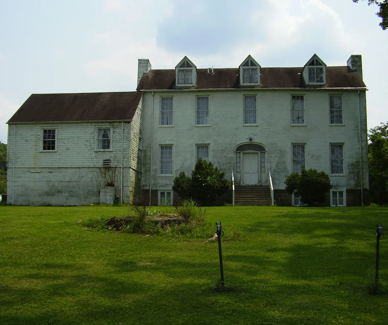 Self-made photo of the main house at Green Bottom, the home of of CSA General Albert G. Jenkins, located along the Ohio River near Huntington, West Virginia. The photo was taken on 8 July 2006.