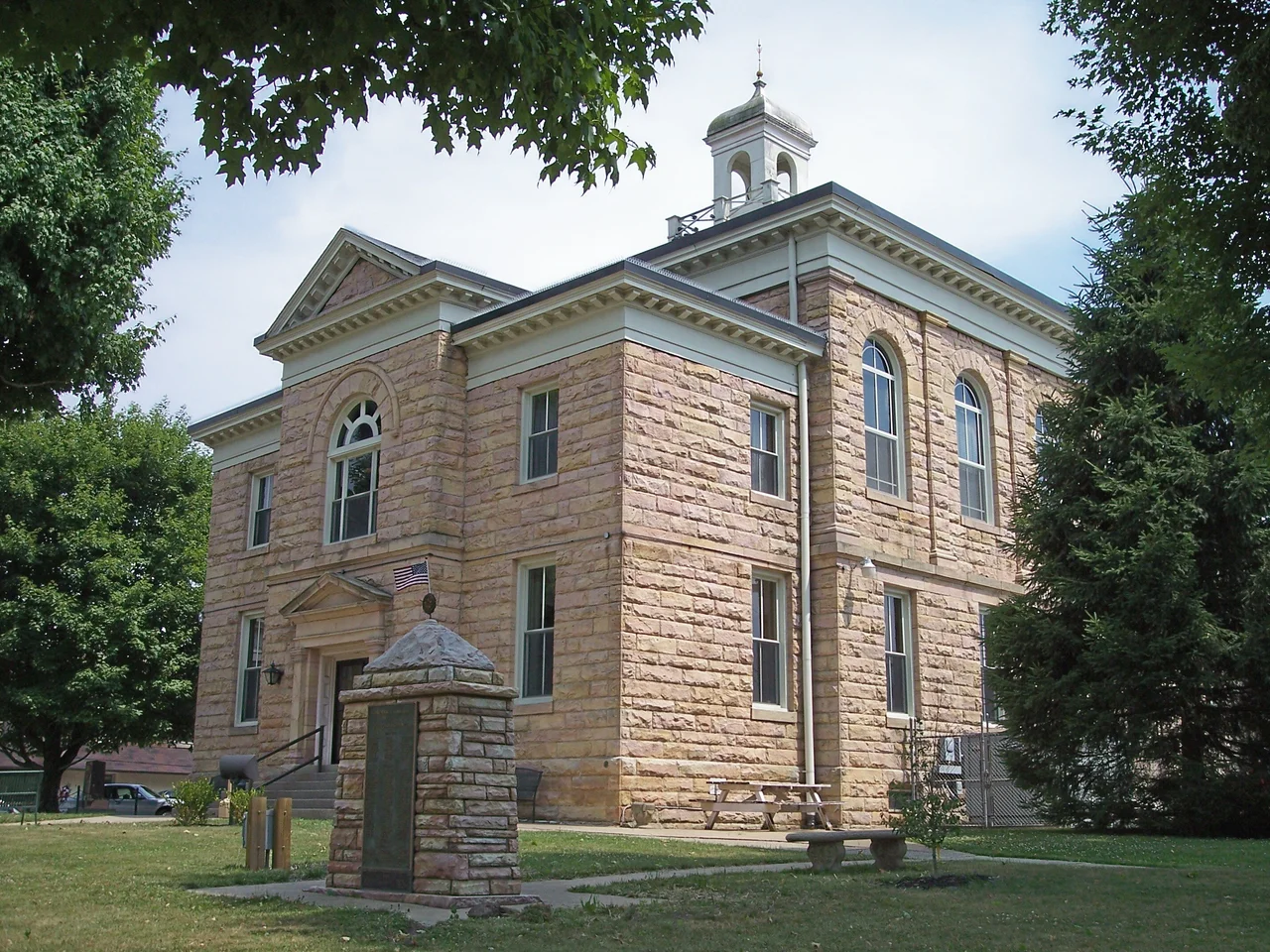 The Nicholas County Courthouse in w:Summersville, West Virginia.