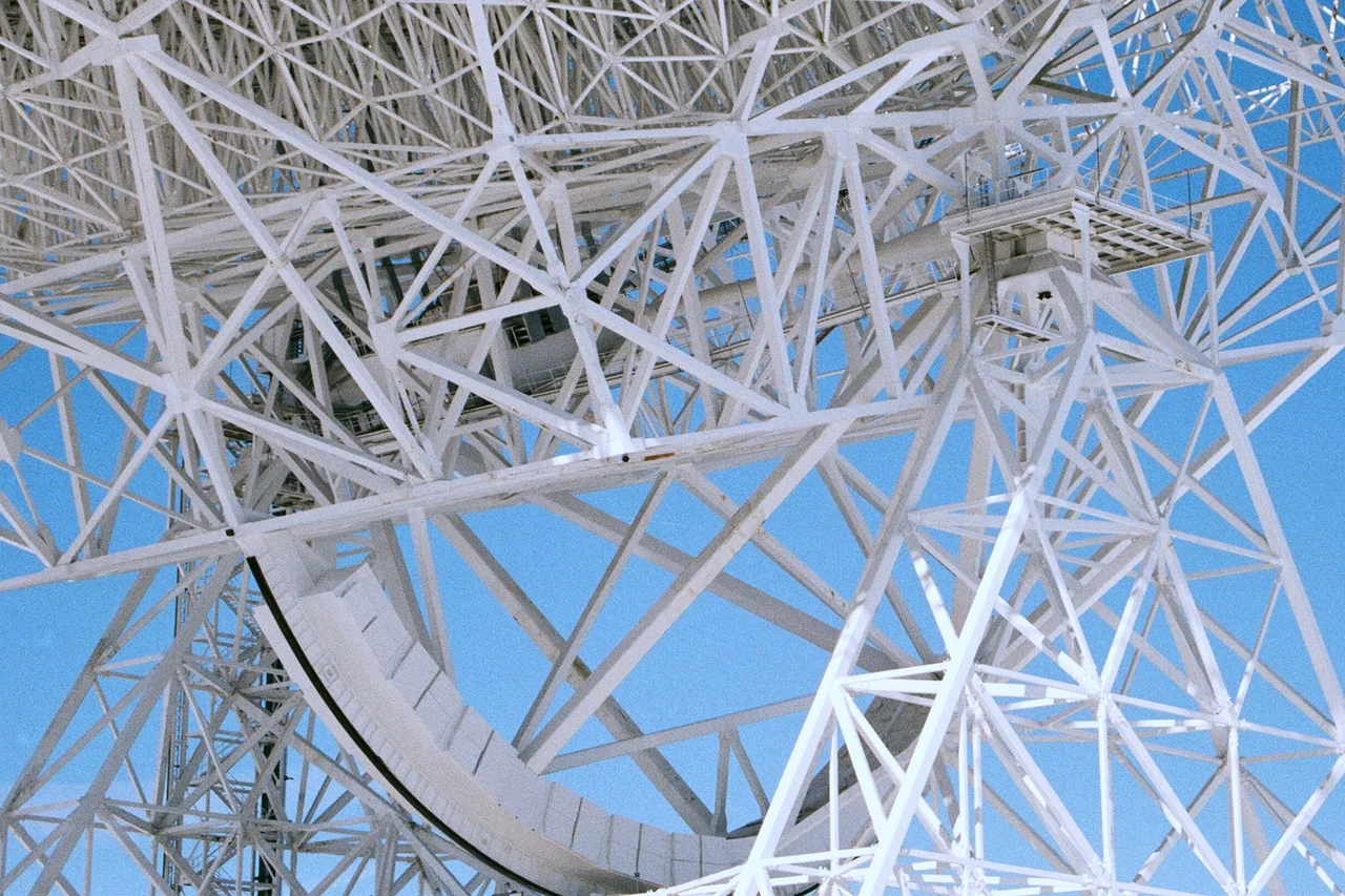 Green Bank Telescope - elevation wheel[1]
