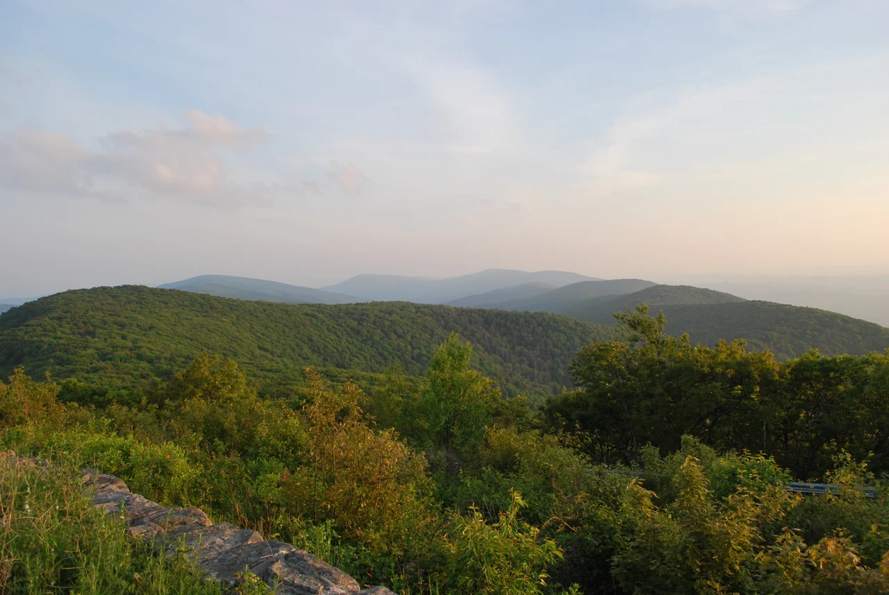 Looking south from w:Reddish Knob on w:Shenandoah Mountain in w:George Washington National Forest.