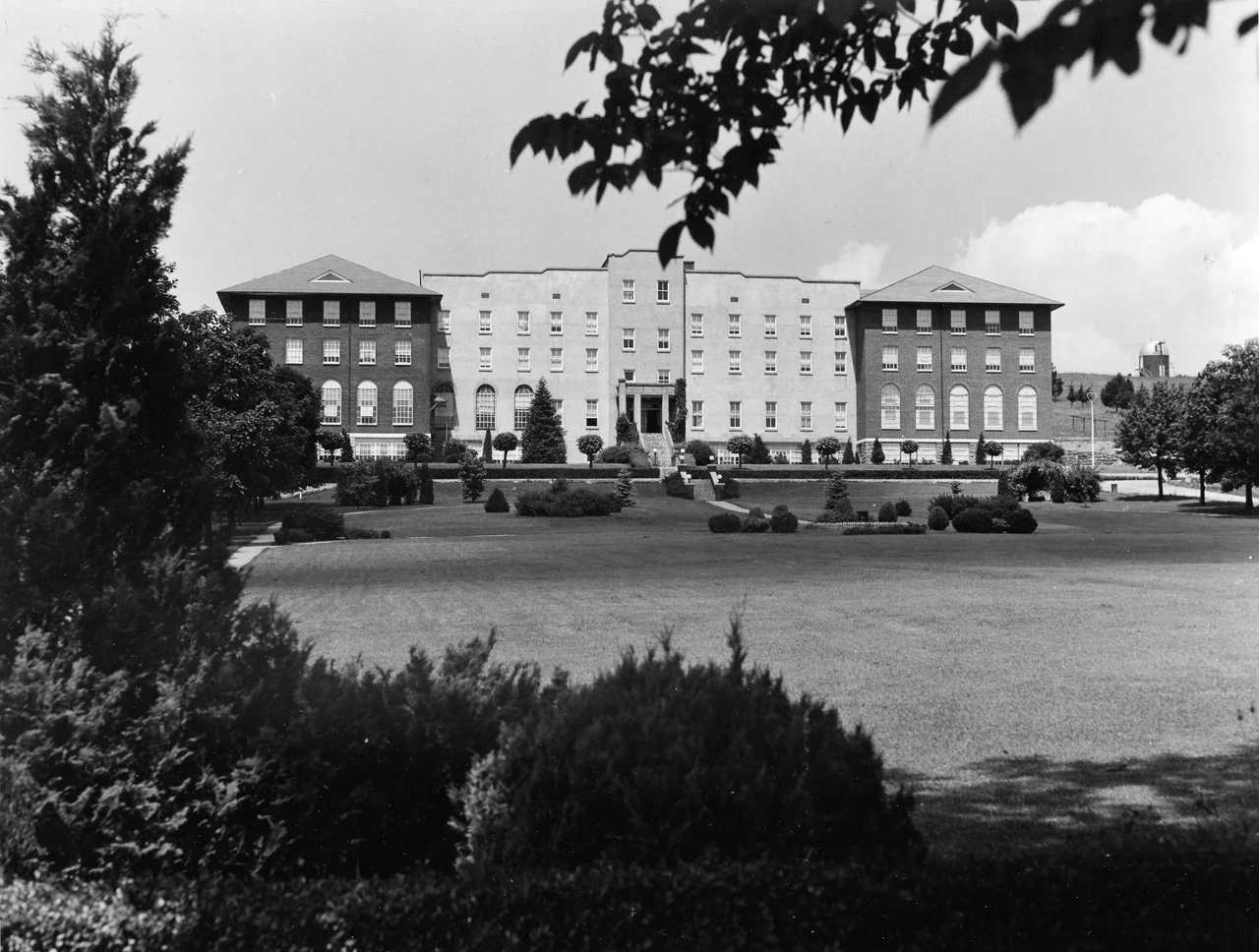 The EMU Administration Building in 1943