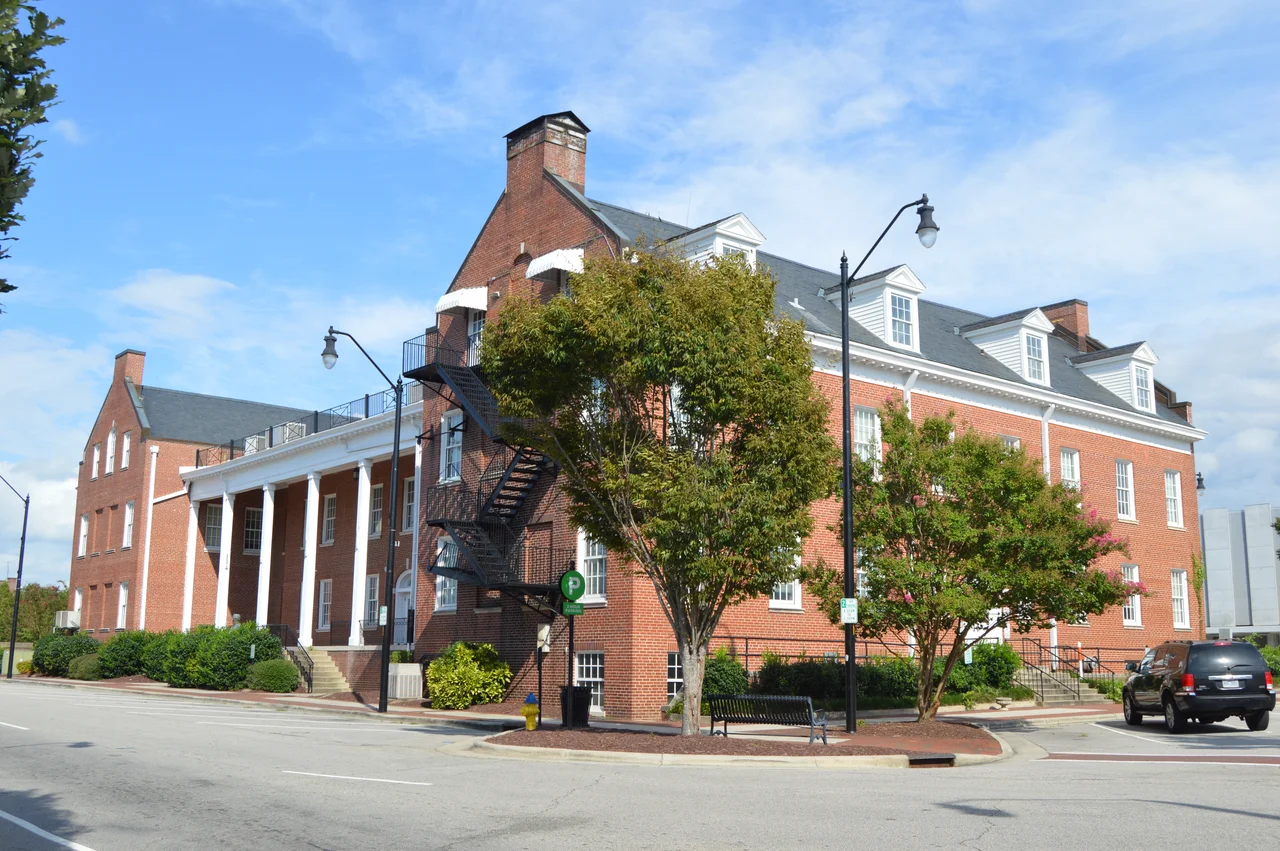 Front and northwestern side of the Sampson County Courthouse, located on Courthouse Square in Clinton, North Carolina, United States. Built in 1939, it is part of the Clinton Commercial Historic District, a historic district that is listed on the National Register of Historic Places.