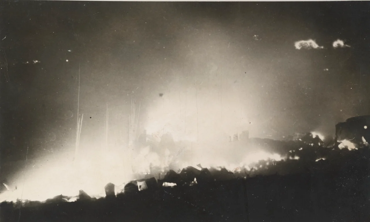 Scope and content: Photographer: International Film Service