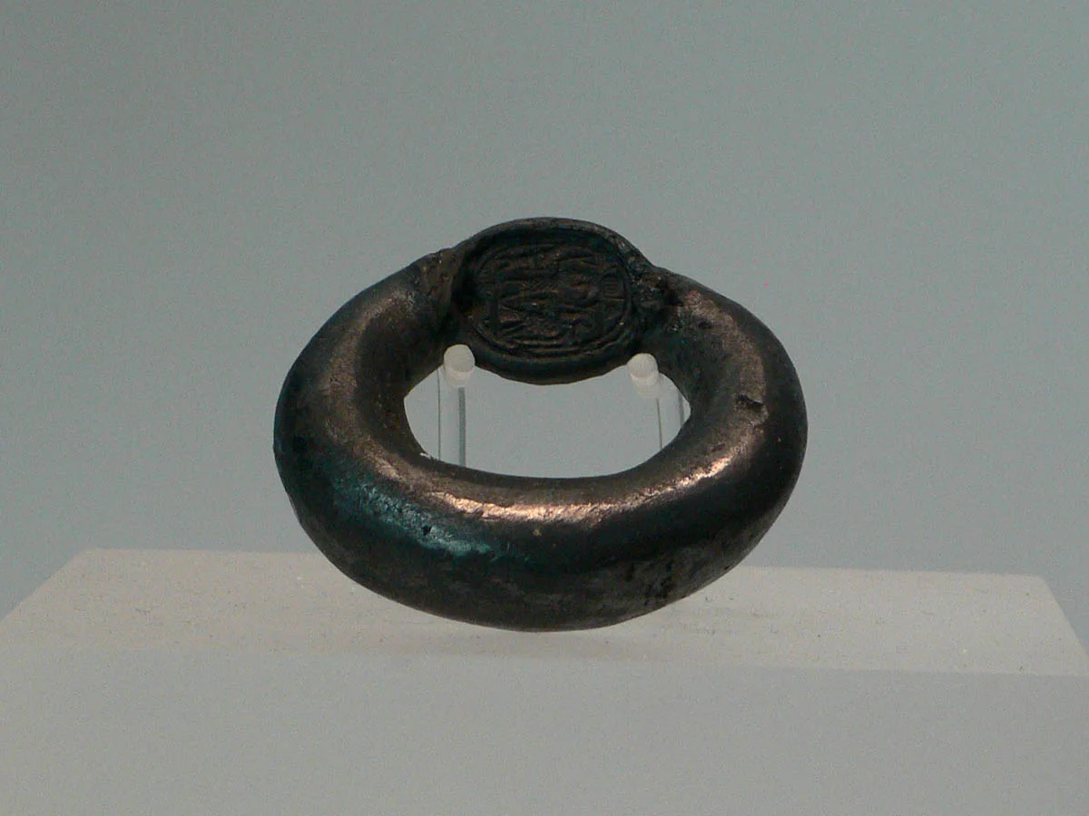 Phoenician silver ring with a soapstone scarab in its setting, from the Mazarrón II shipwreck. 7th century BC. National Museum of Subaquatic Archaeology (Arqua) of Cartagena.
