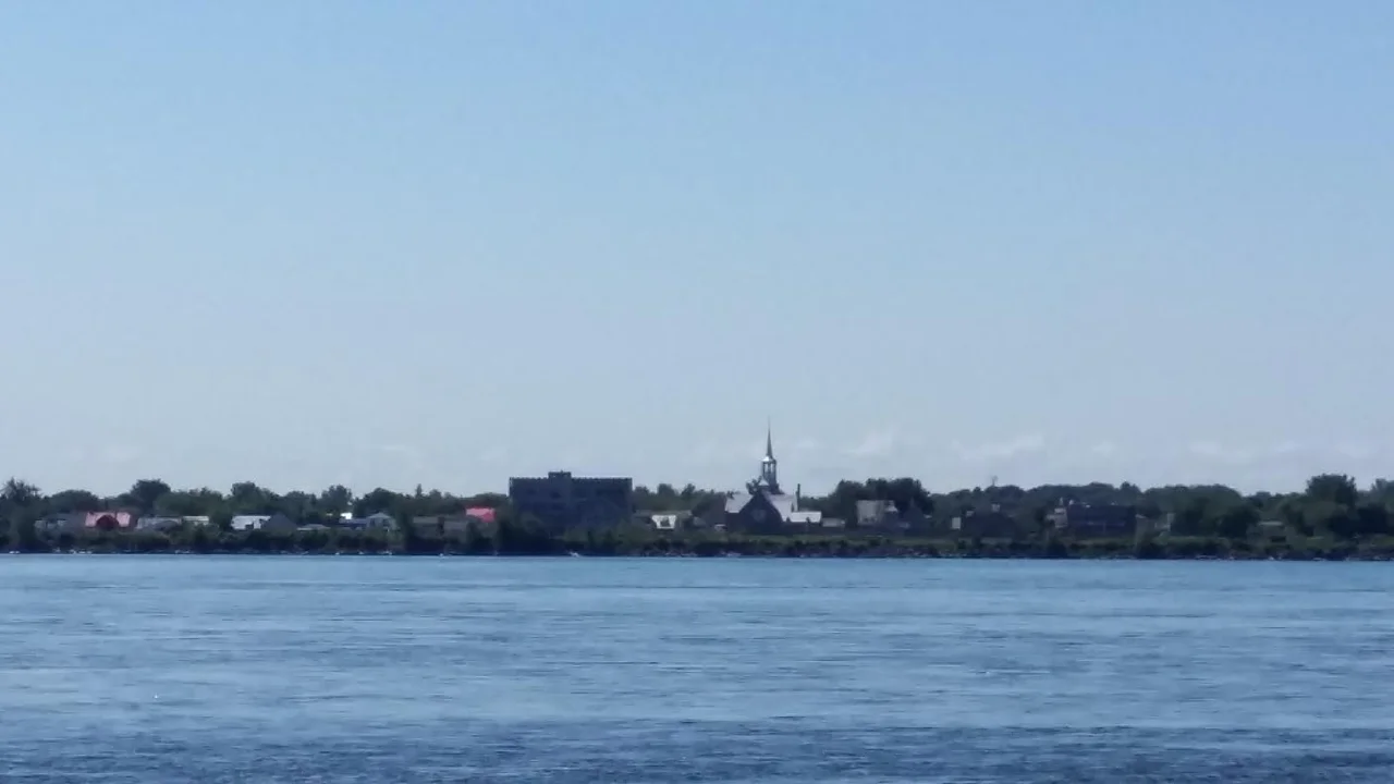 Kahnawake seen from Montréal, more precisely from the René-Lévesque park in Lachine.
