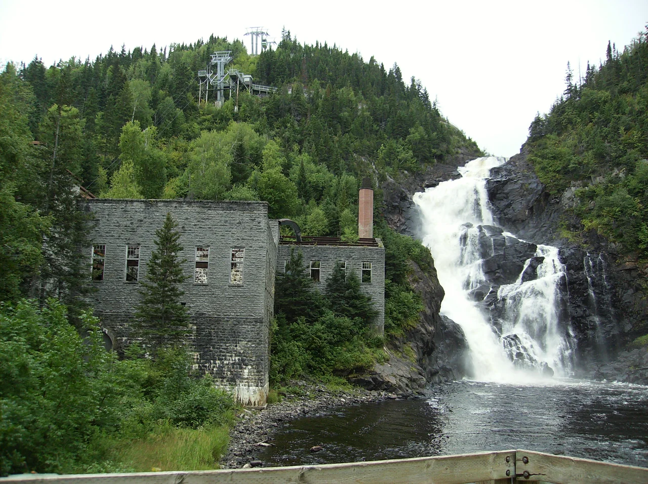 Chute Ouiatchouan, Val Jalbert