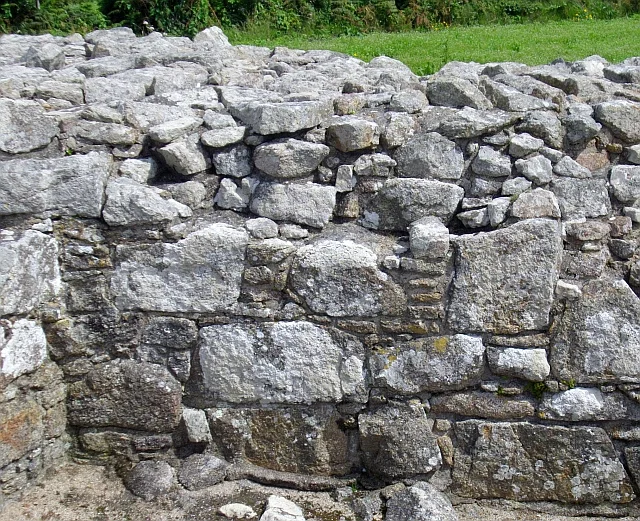 Wall detail, Harry's Walls, St. Mary's. Interesting to see the construction of the inner face of the fort wall. Large stones with a column of smaller stones between. I've noticed this in Aberdeen - the granite city.936169