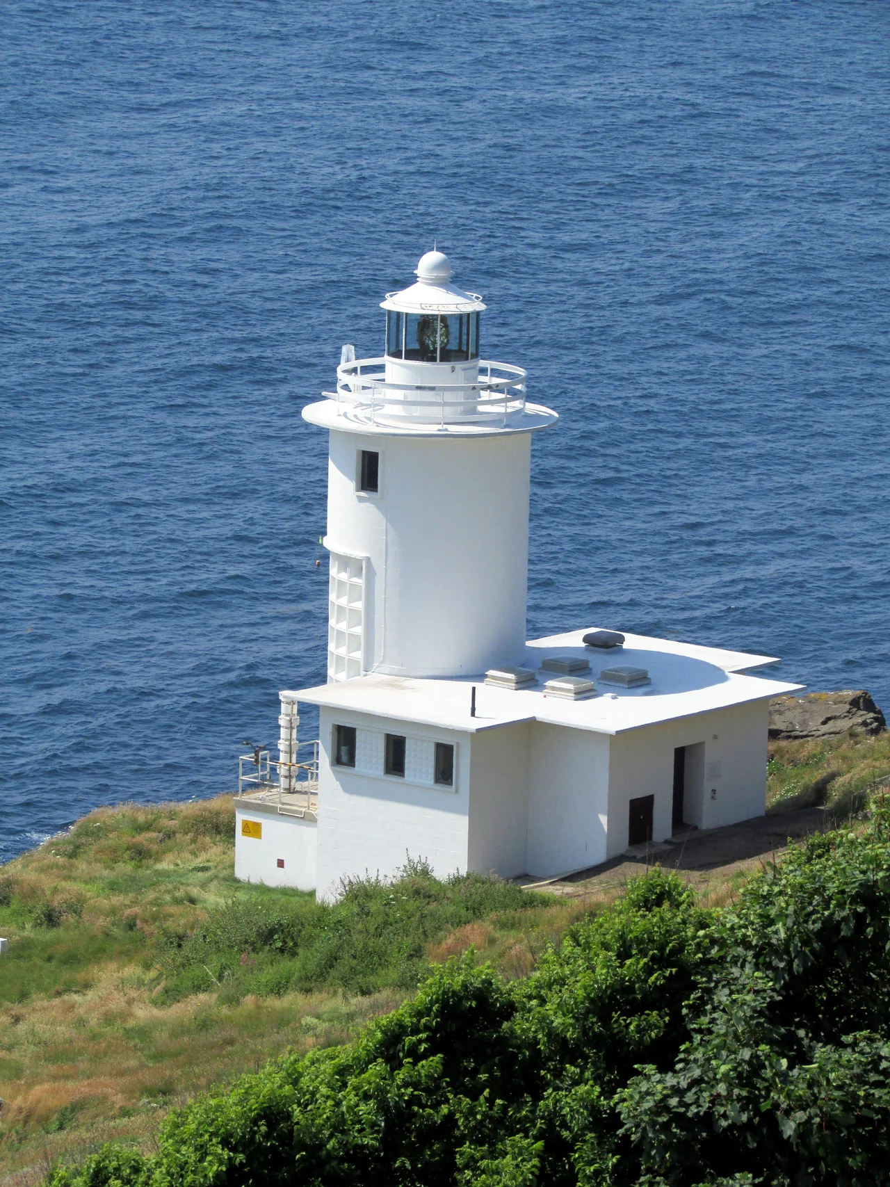 The lighthouse was designed by Michael Crisp and was completed in 1965. The lighthouse was built after a small Spanish coaster called the Juan Ferrer capsized on the 23rd of October 1963, on the nearby Boscawen Point, with the loss of 11 lives nearby. It is unmanned.