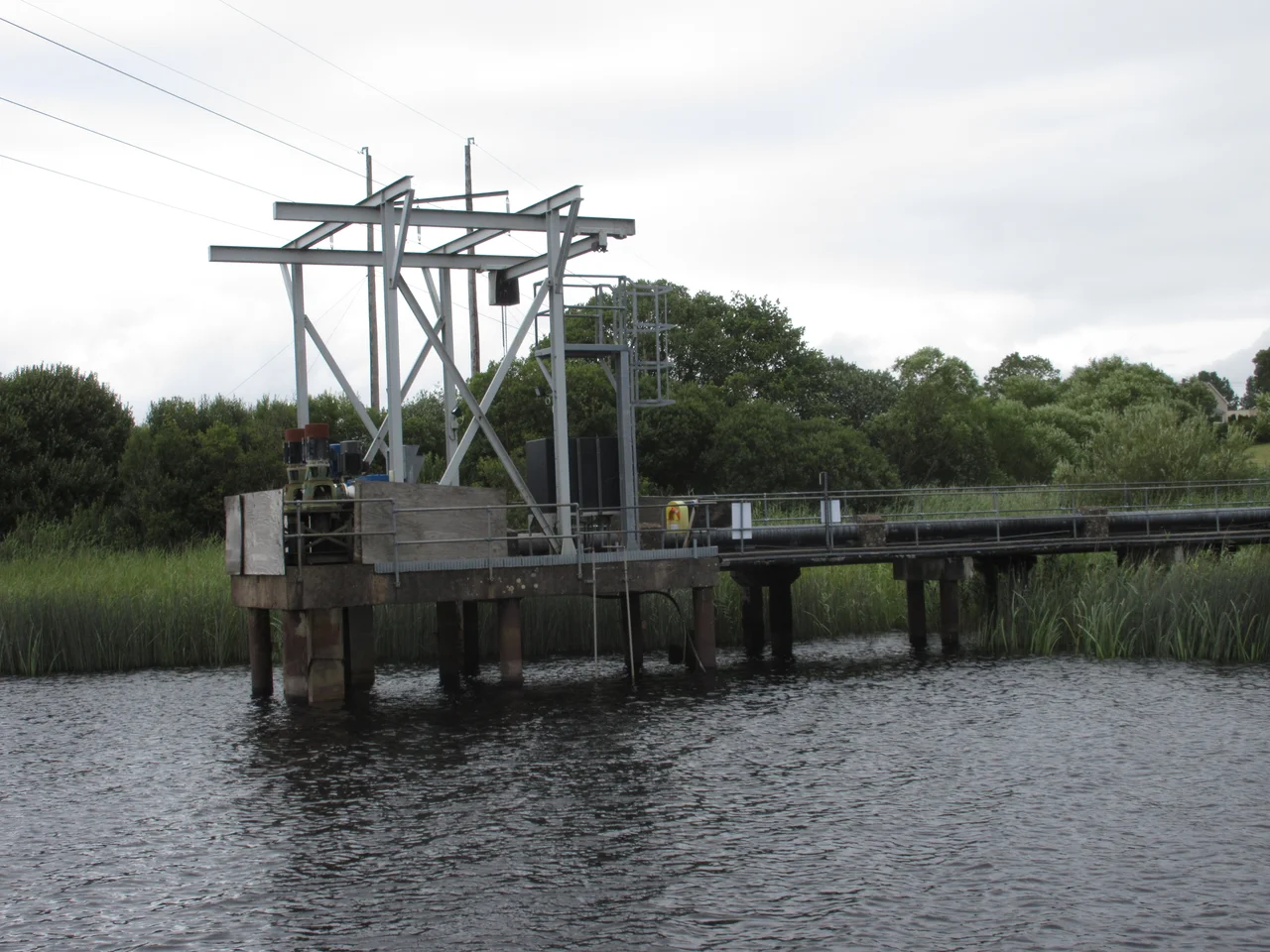 Carrick-on-Shannon_Bridge, Camera Phone, Own work, Peter Gavigan, May 2007