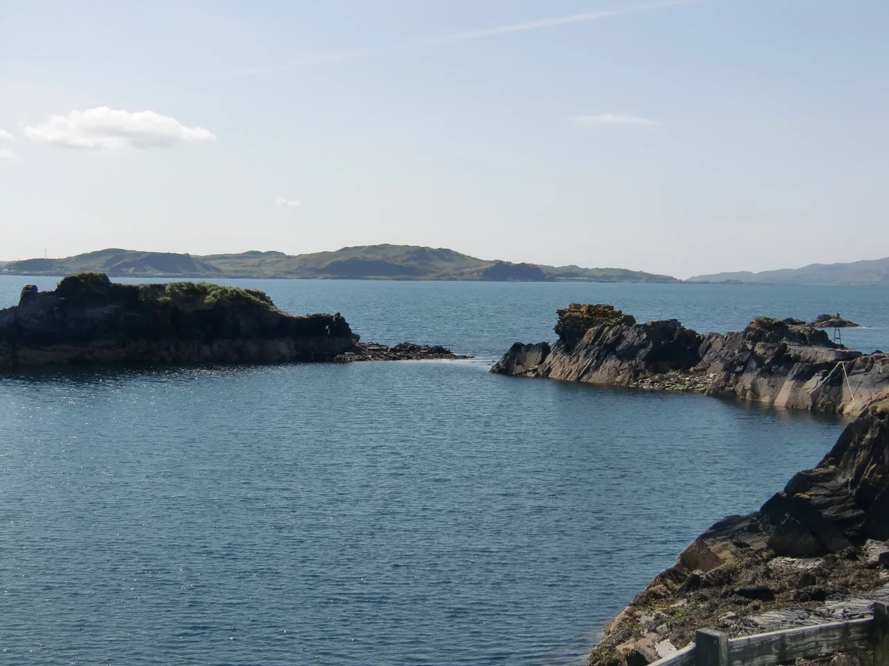 The outer rim of the slate quarry at Eilean nam Beithich, Slate Islands