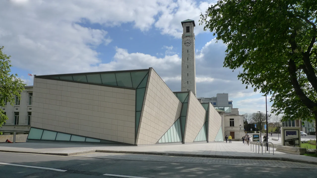 SeaCity Museum, Civic Centre, Southampton.  Image taken from the North.
The pavilion in the foreground was built in 2012 and designed by Wilkinson Eyre.  It, and the adjoining magistrates block of the Southampton Civic Centre now house SeaCity Museum.

SeaCity Museum official website