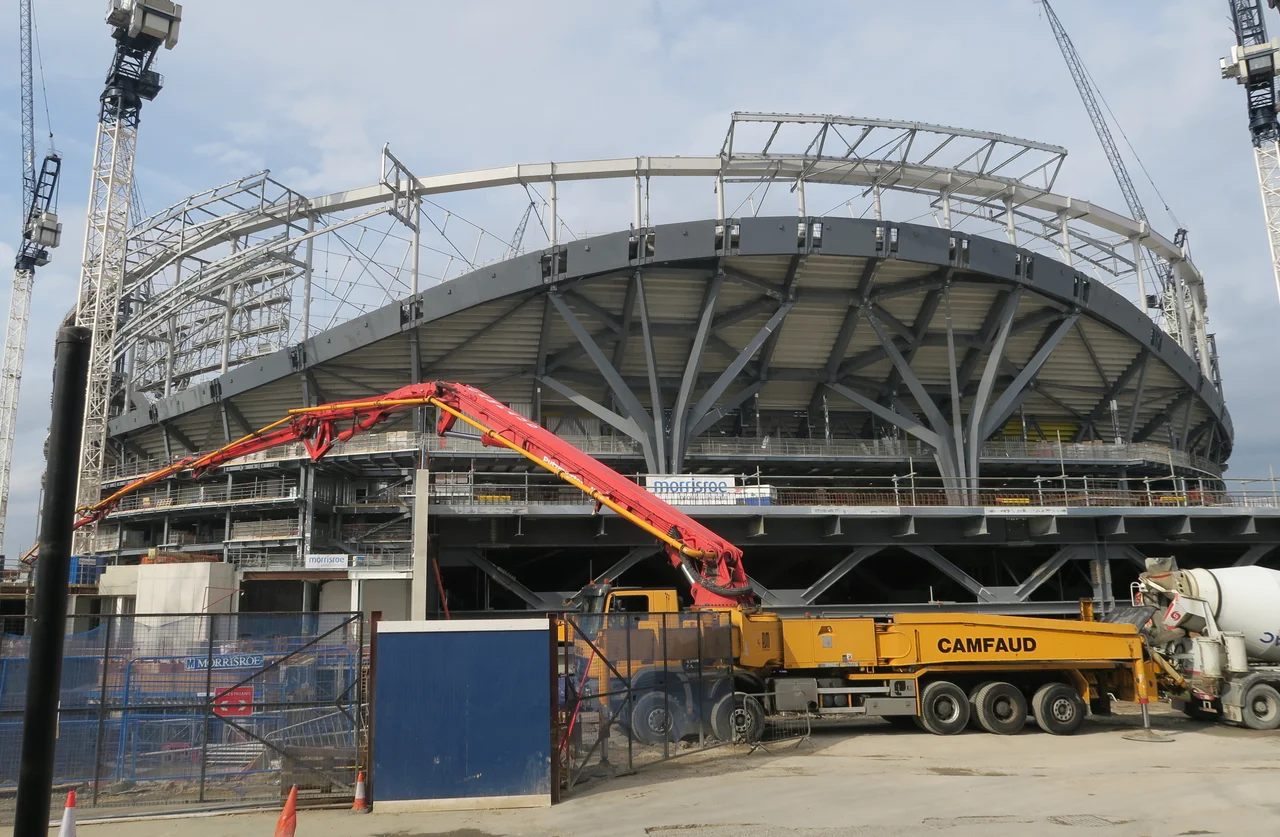Construction of Tottenham Hotspur new stadium in April 2018. View from Park Lane. Tension ring and roof cable structure installed.