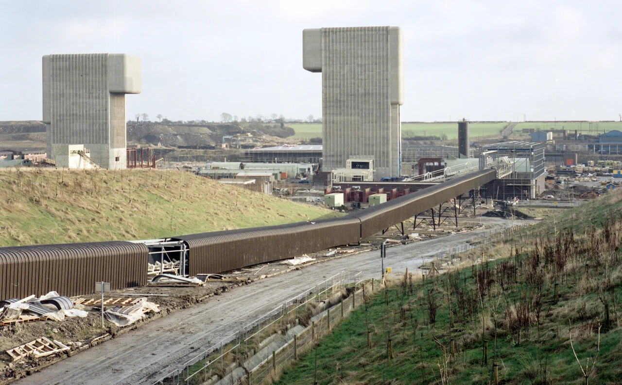 Asfordby "Super Pit" colliery, near Melton Mowbray, under construction and nearing completion, Winter 1988/89. View from the west with the spoil conveyor in the foreground.