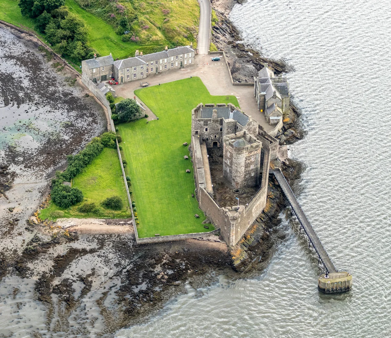 Derived from w:File:Scotland-2016-Aerial-Blackness Castle 01.jpg; edits (left &amp; right crop + gamma correction) by Janke.