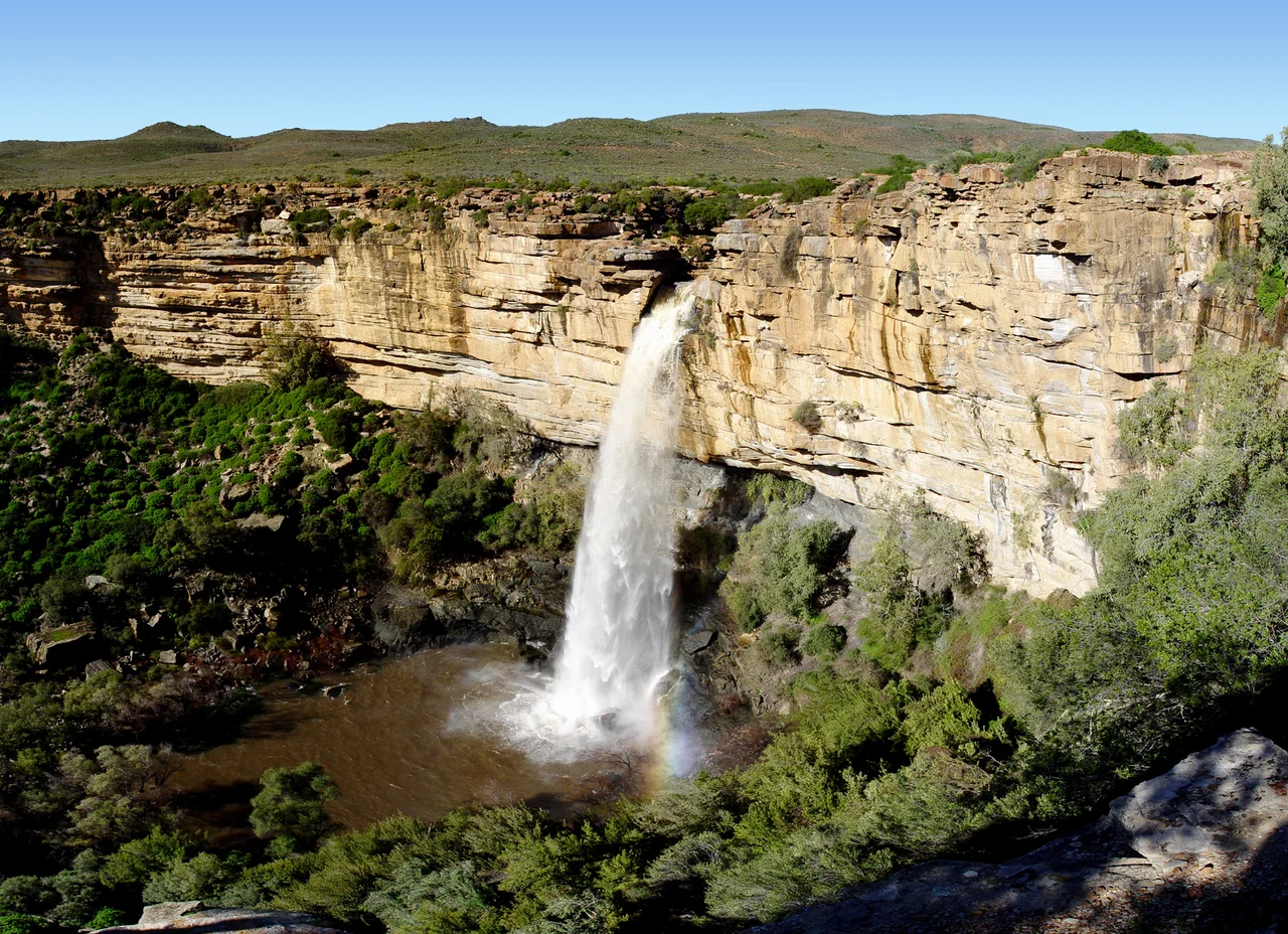 A waterfall situated a few miles north of Nieuwoudtville on the road to Loeriesfontein, 31°19′09″S 19°07′10″E﻿ / ﻿31.31917°S 19.1194°E﻿ / -31.31917; 19.1194, in the Northern Cape (Namaqualand region), South Africa. The river plunges through an opening in the rock down a precipice of approximately 90 metres.