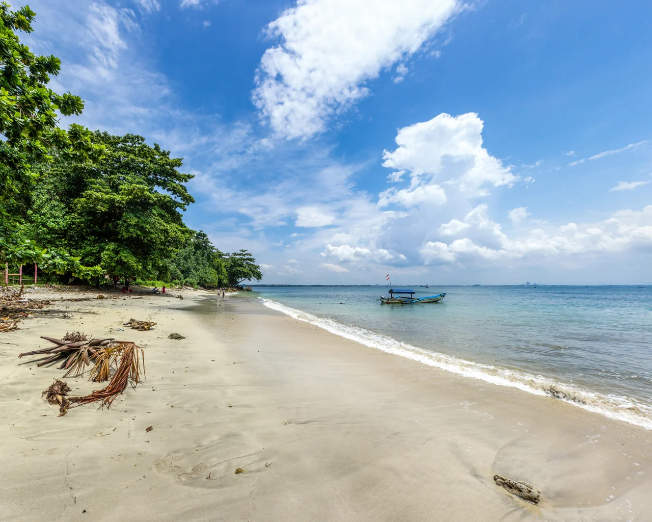 Beach west of Karang Bolong, Nusakambangan, Cilacap 2015-03-21 (may be considered part of Karang Bolong beach)