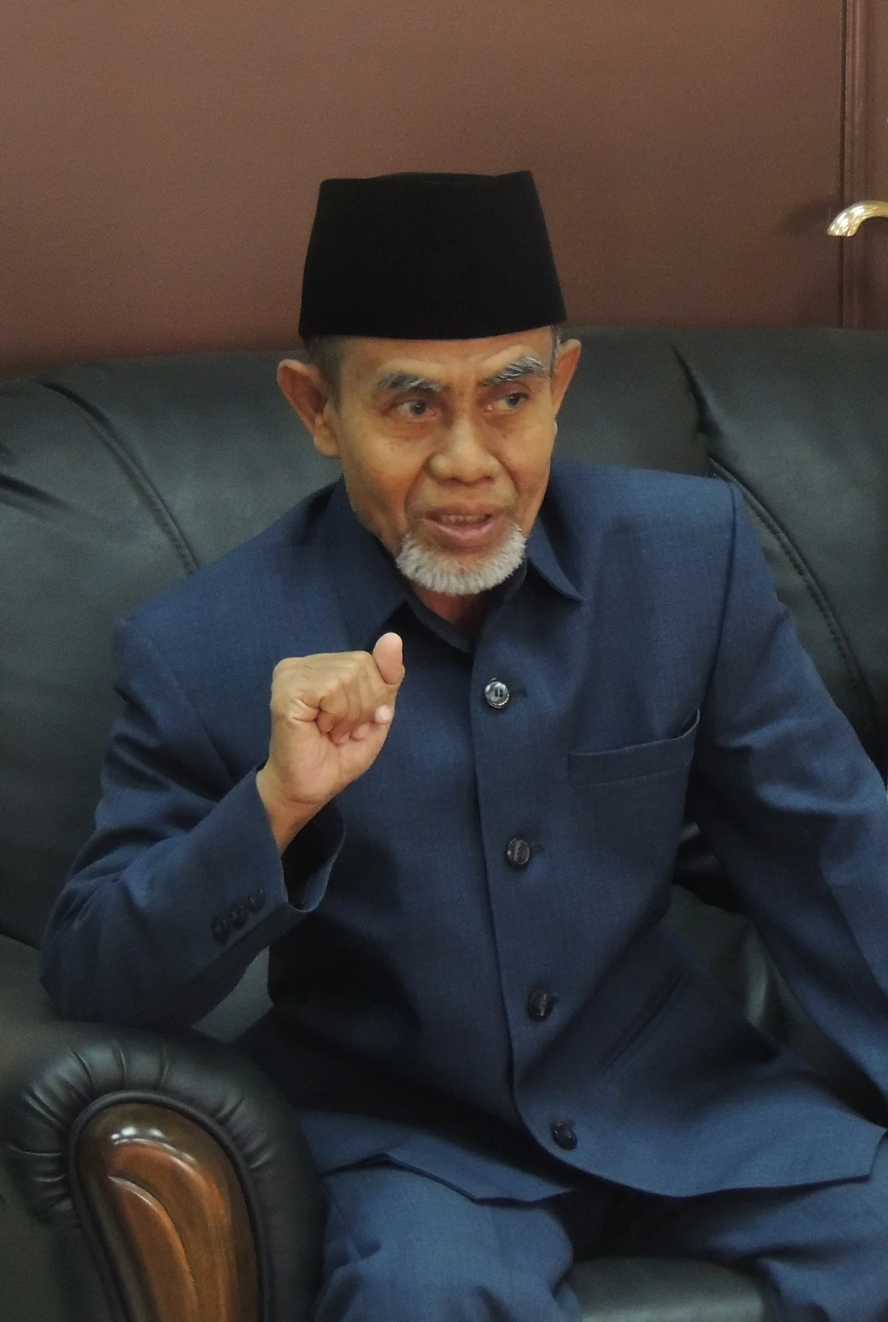 Foto ini diambil saat kyai hasan berada di mekkah untuk umroh pada januari-februari 2014.