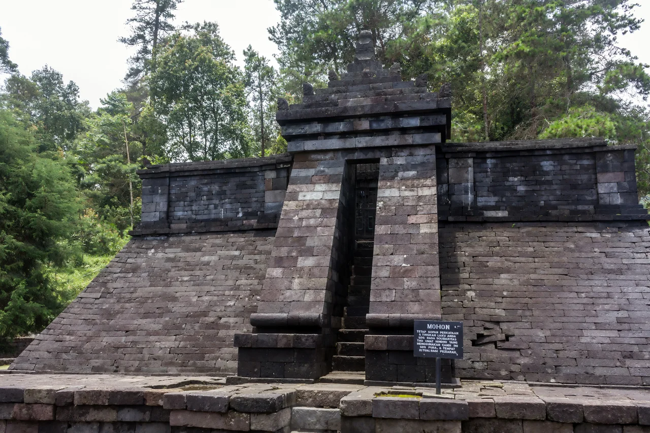 Roadway away from Cetho Temple, 2016-10-13