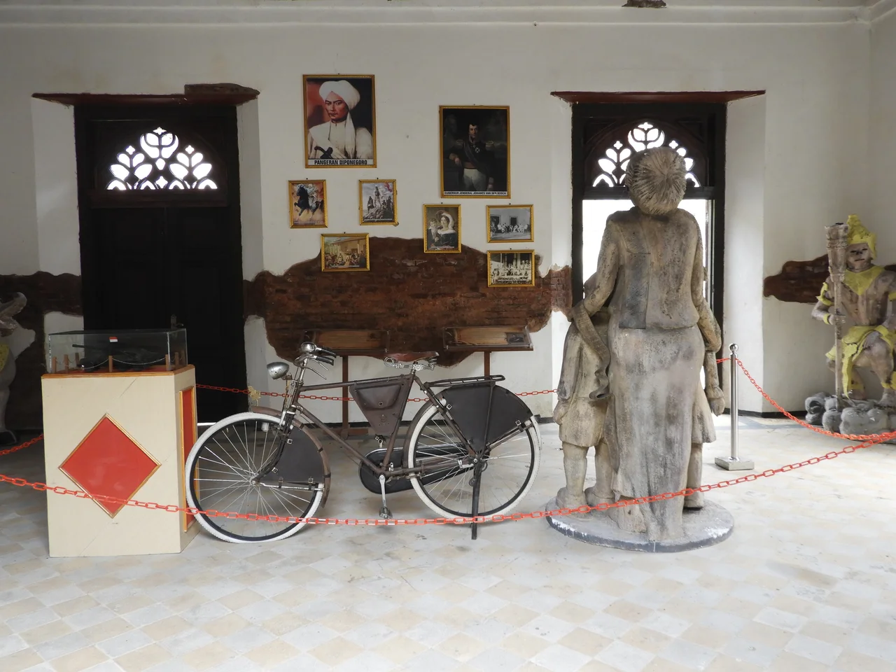 Beberapa koleksi dari museum Benteng Van den Bosch