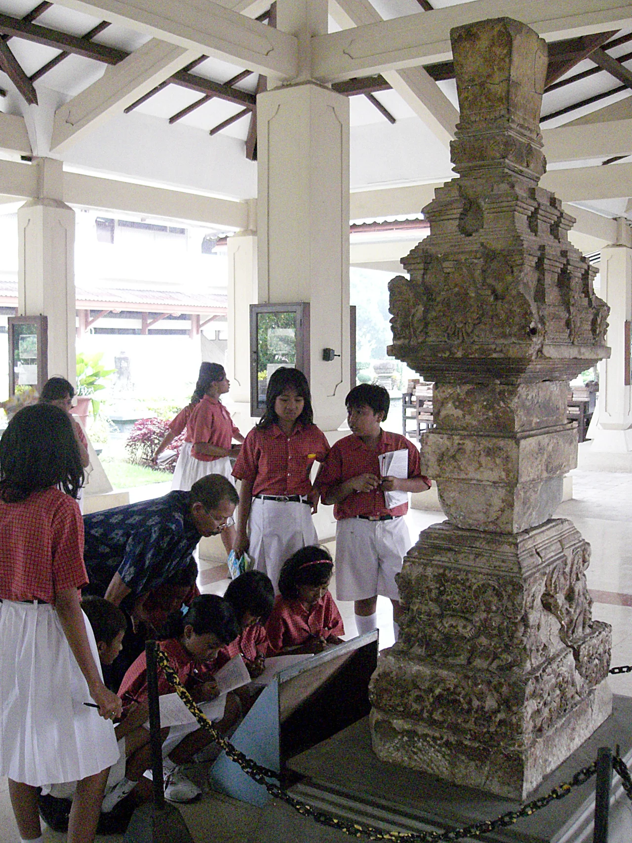 The students examine the Samodramanthana sculpture during their study tour at Trowulan Museum, East Java, Indonesia.